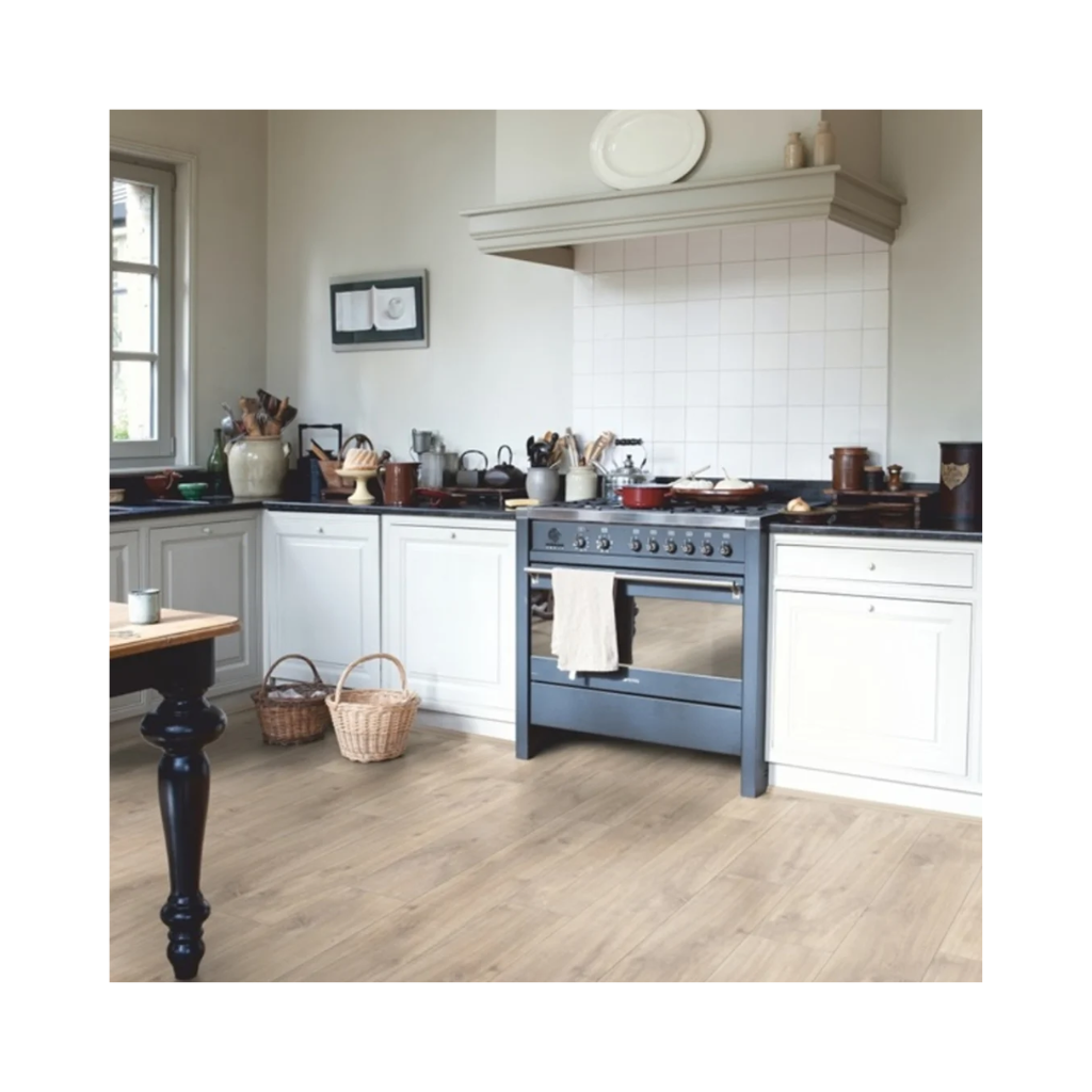 Piso Laminado QuickStep Smart Carvalho Natural Havana com Marcas de Serra